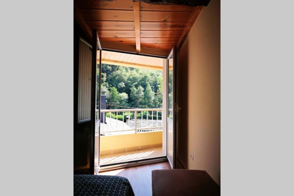 Apartamento con vistas al río A Solaina Samos Exterior foto